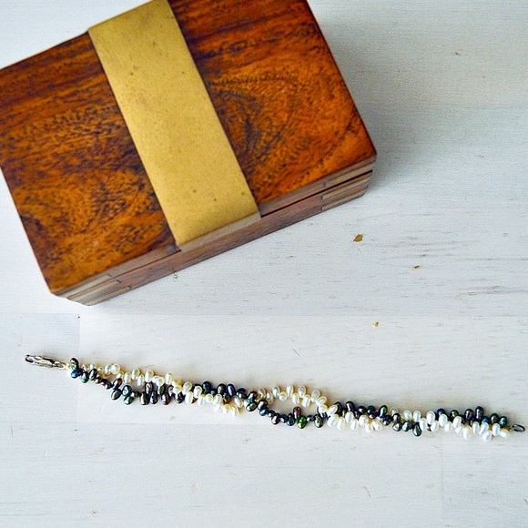 Elegant Pearl Bracelet - Picture 3 of 3